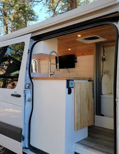 /layout-detail/porto-campervan