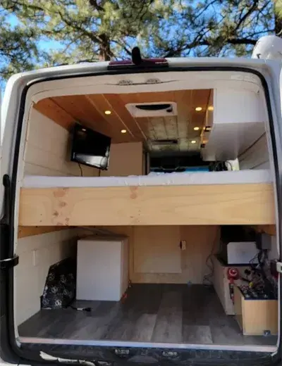 /layout-detail/porto-campervan