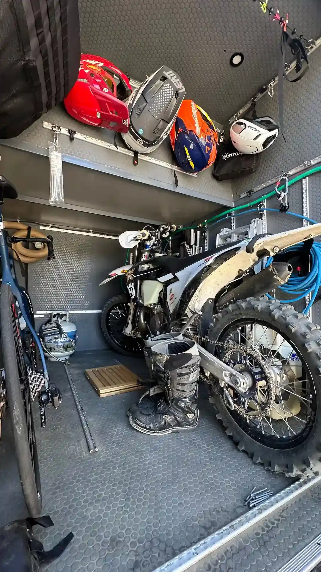 Moto Van - image 8