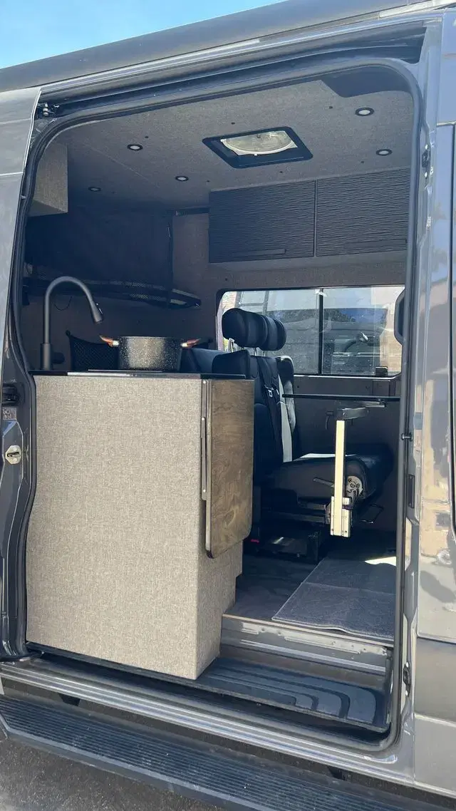 Moto Van - image 10