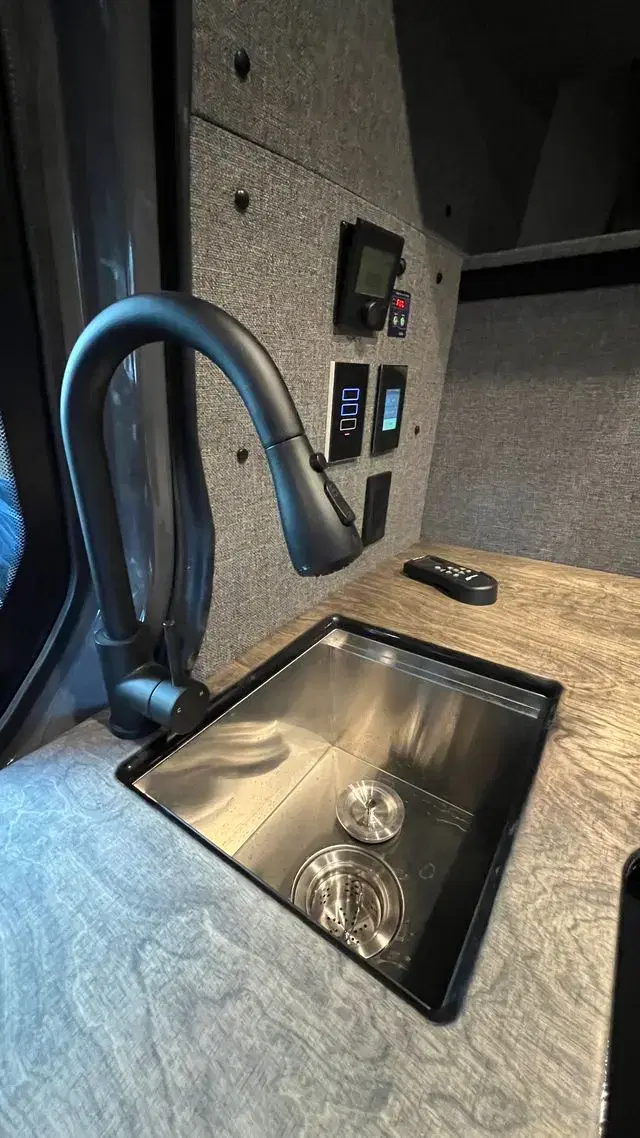 Moto Van - image 16