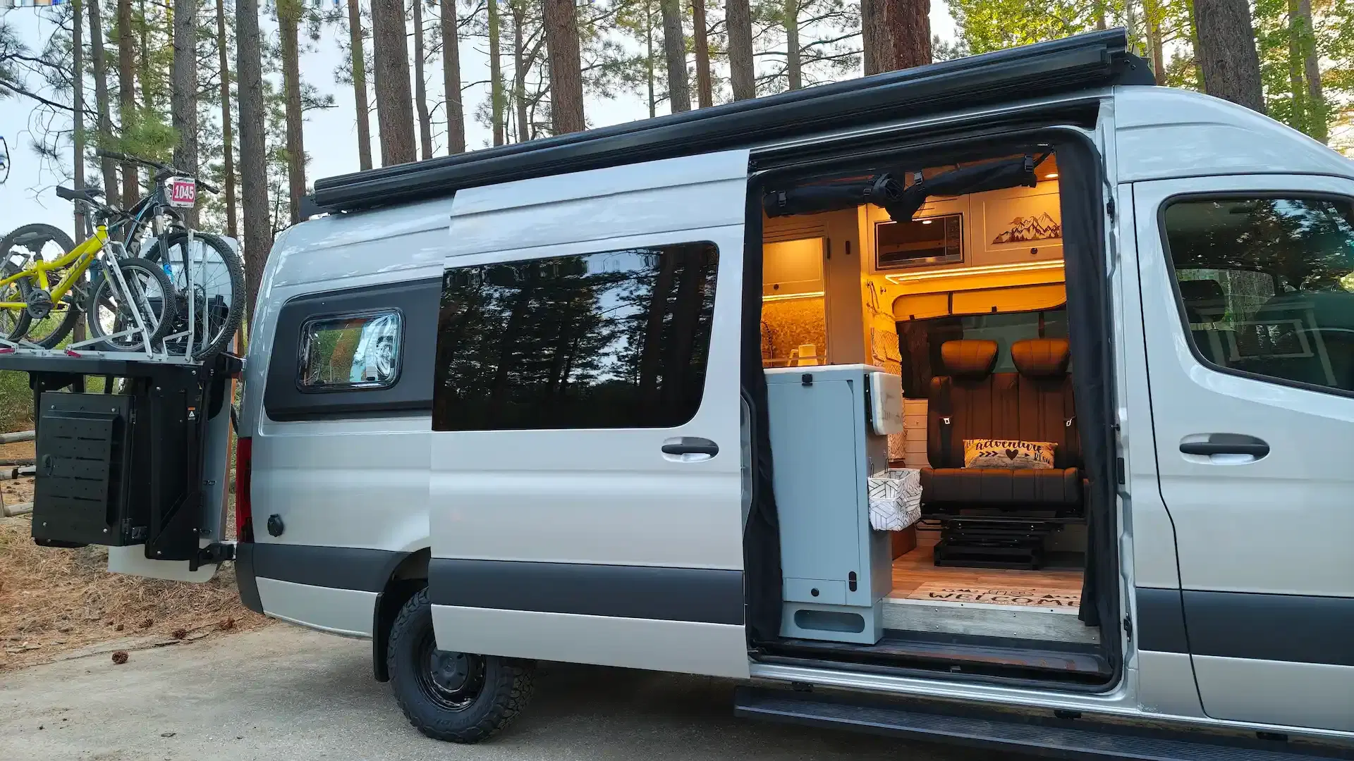 Vermont Campervan - image 8