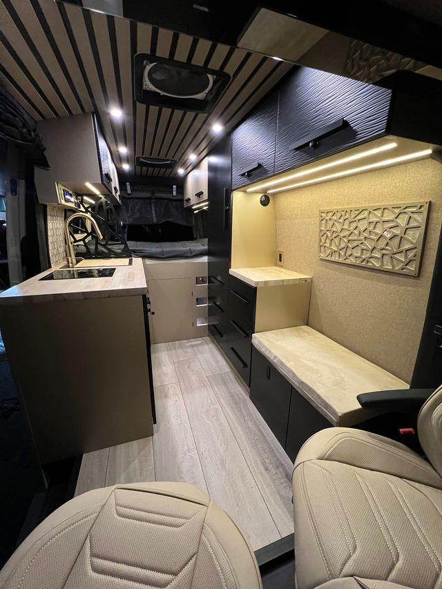 Calabasas Campervan - image 9
