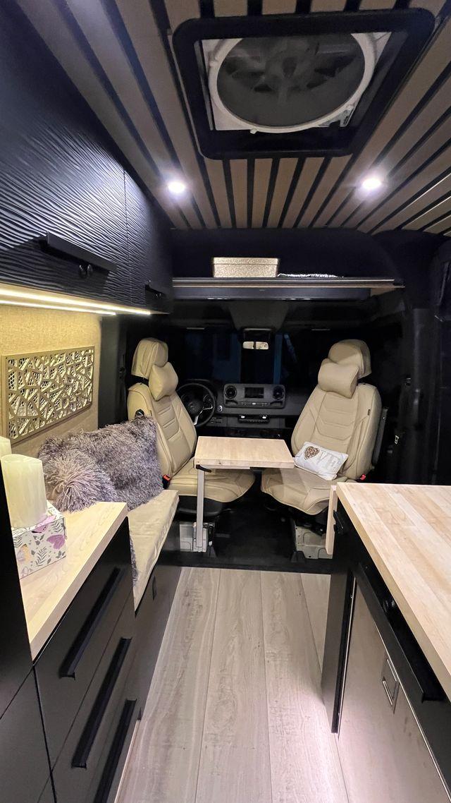 Calabasas Campervan - image 11