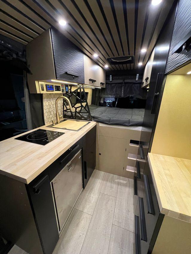 Calabasas Campervan - image 15