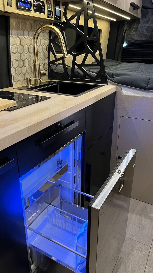 Calabasas Campervan - image 16