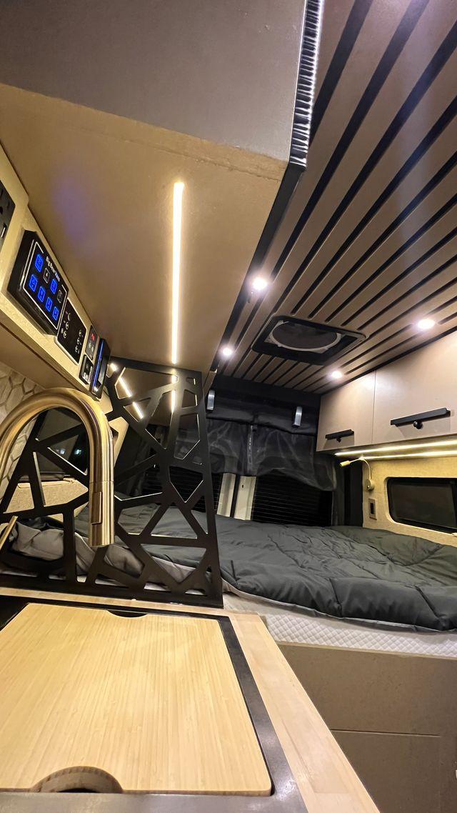 Calabasas Campervan - image 18