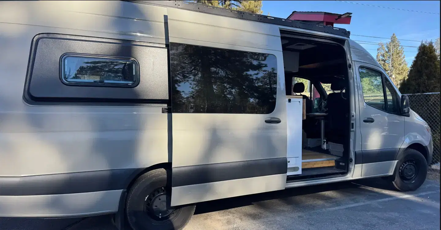 Calavera Campervan - image 6