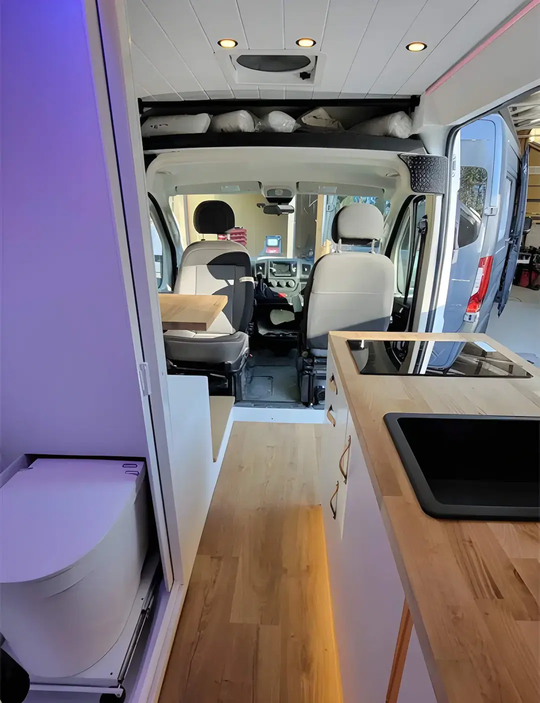 Sacramento Campervan - image 3