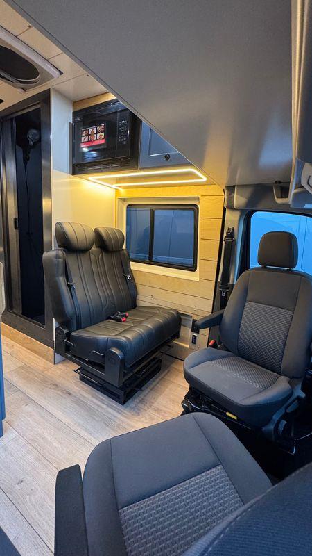 Santa Monica Ford Transit 148" High Roof - image 17