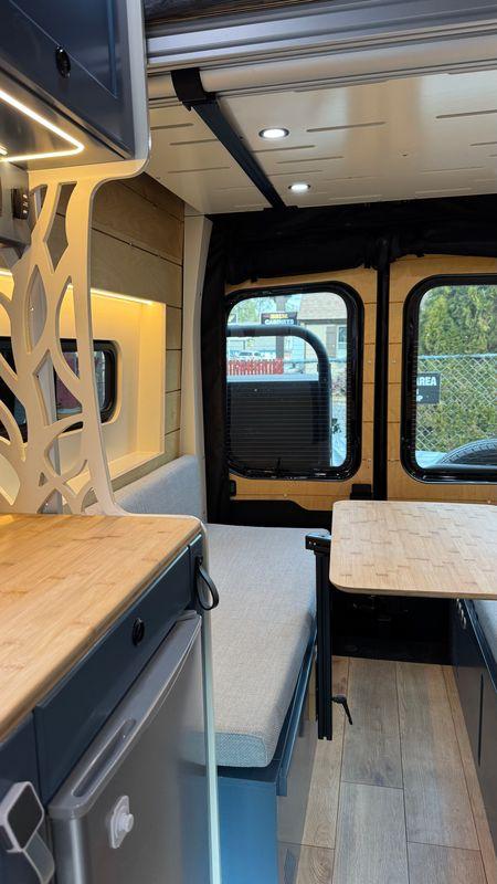 Santa Monica Ford Transit 148" High Roof - image 19